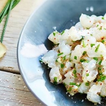 Tartare de bar au gingembre pimenté et fleur de sel de Camargue