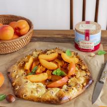 Tarte rustique aux abricots et noisettes 